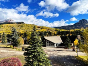 Family & Friends Vacation Stay Best Value! Sleeps 10! Mtn Views! Indoor Pool!